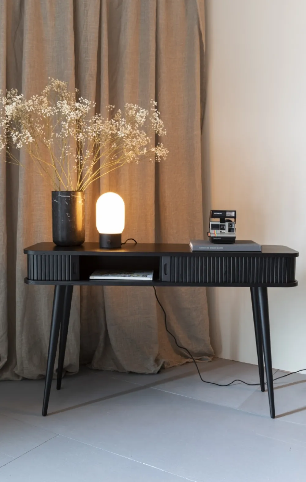 Zuiver Bordslampa 'Urban Charger' - Svart