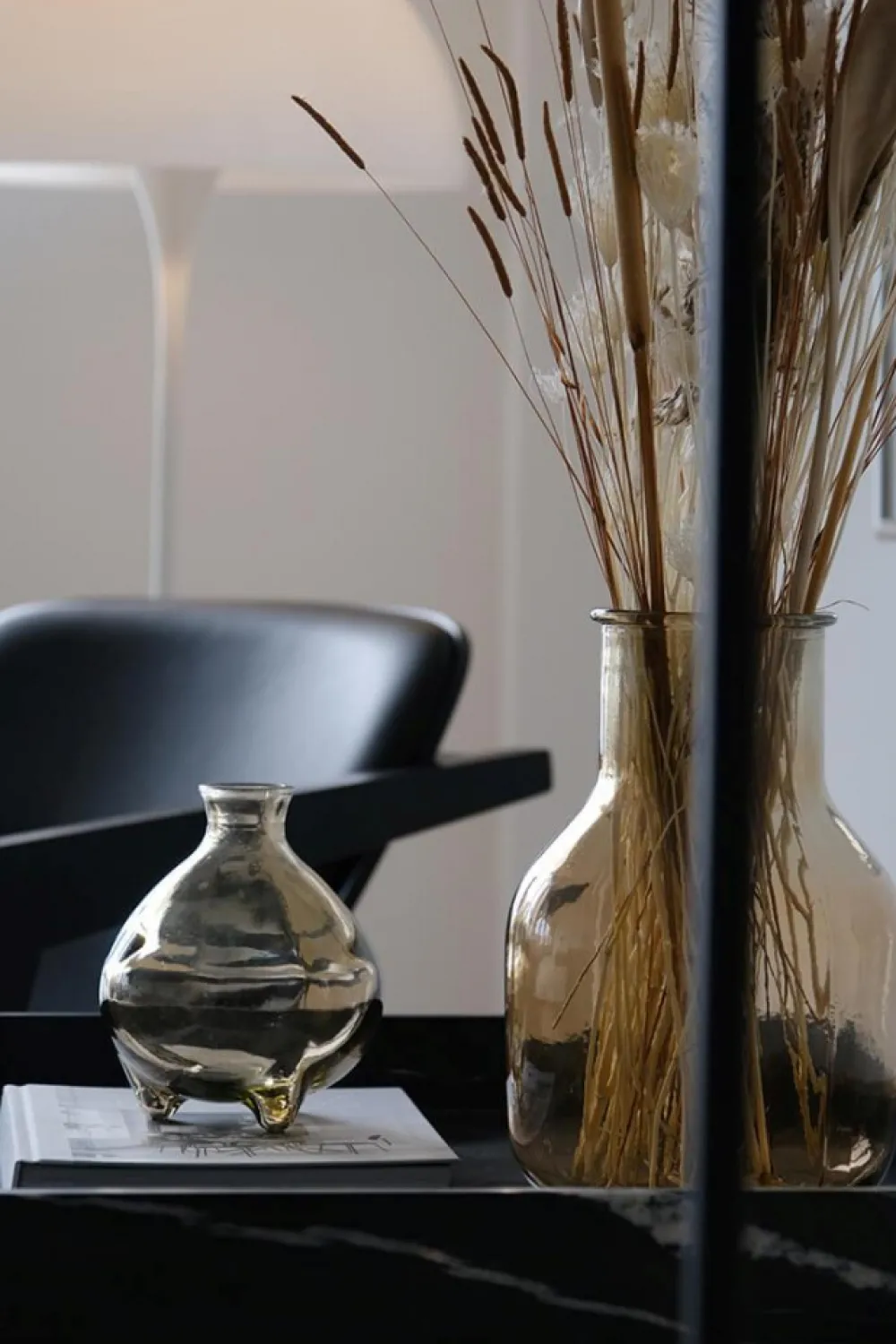 Trademark Living Glasvas 'Melvin' Låg - Beige