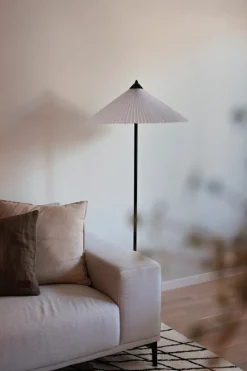 Globen Lighting Golvlampa 'Matisse' - Vit/Svart