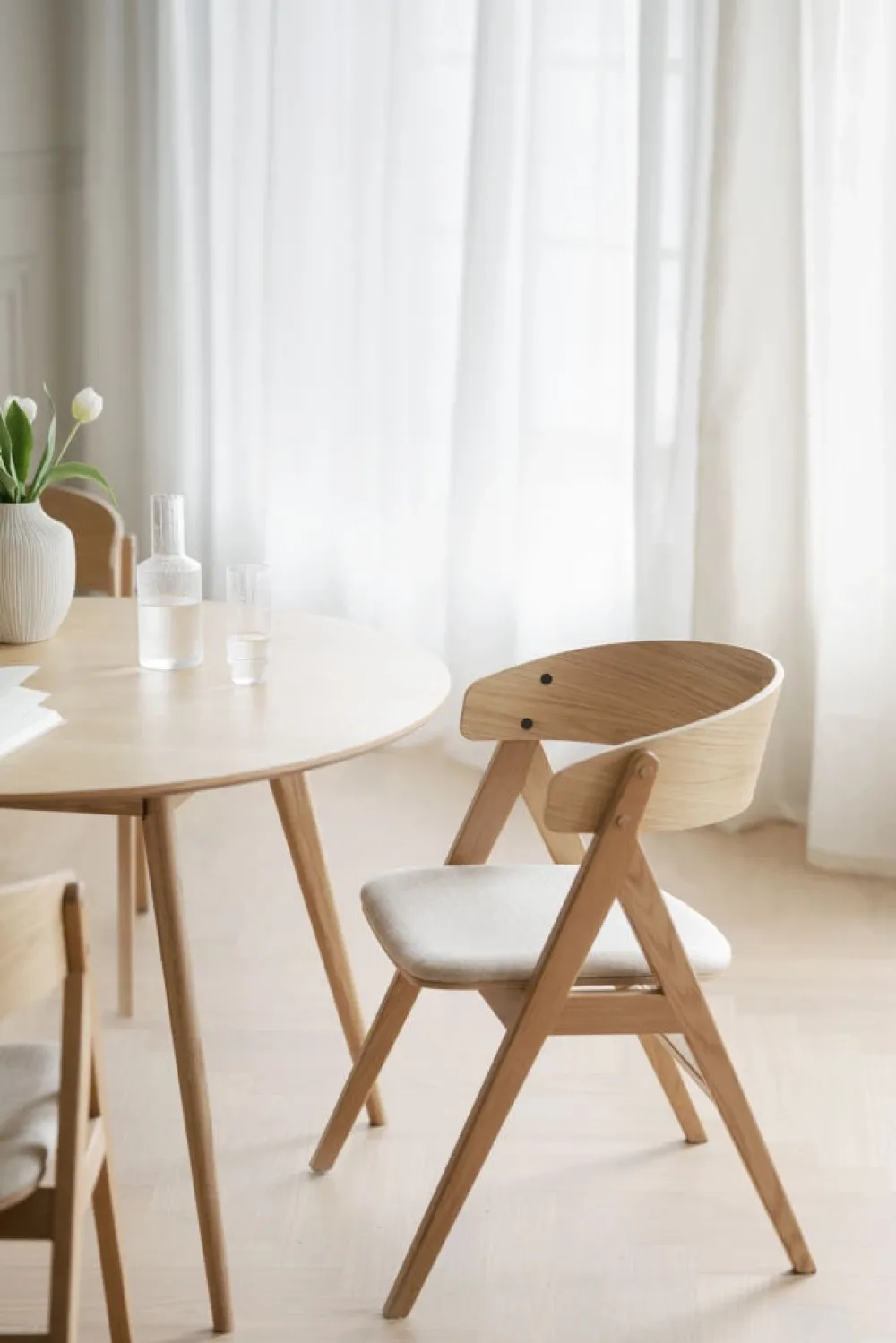 Rowico Home Runt Matbord 'Yumi' Runt 115cm - Ek