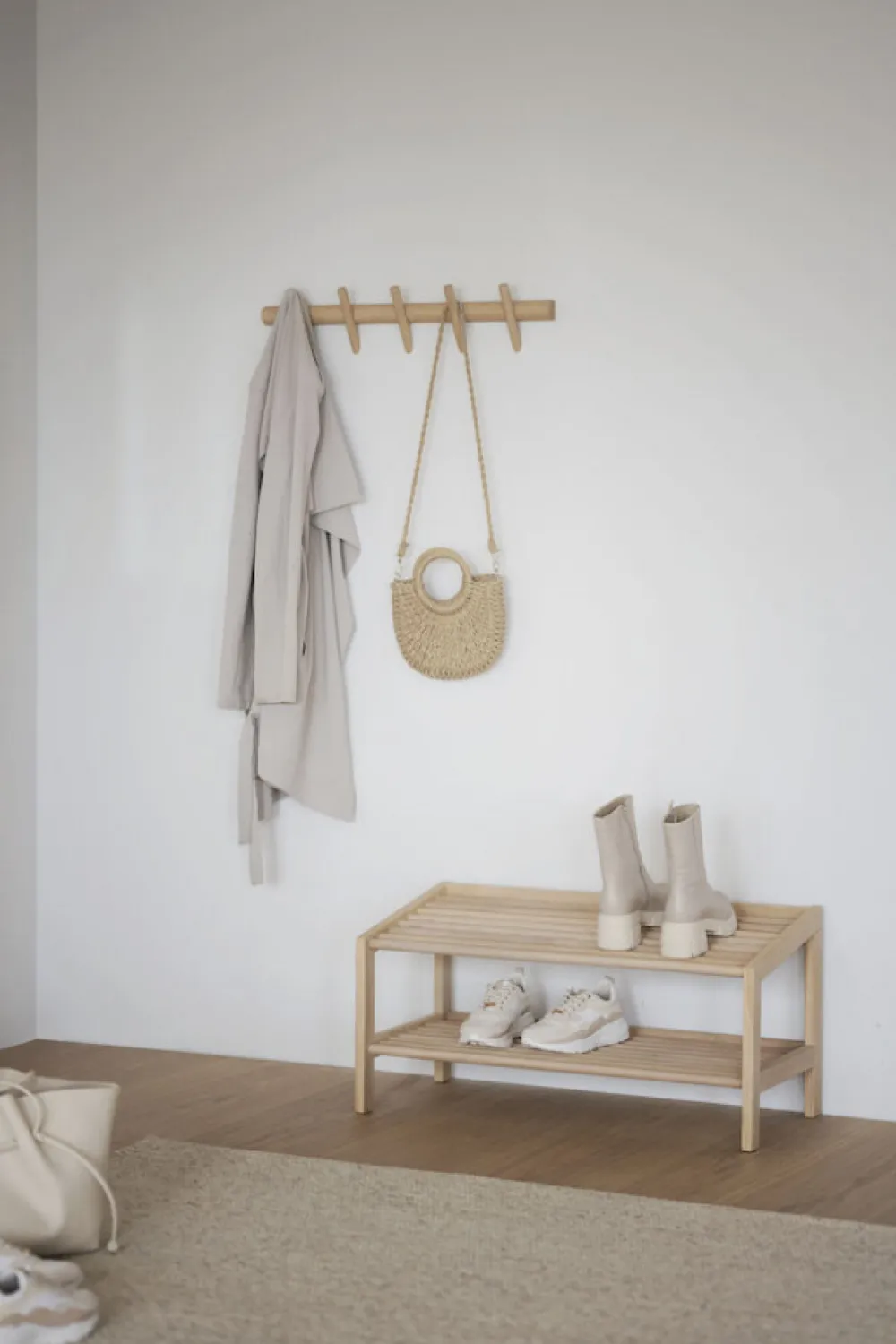 Rowico Home Skohylla 'Hillmond' - Ljus ek