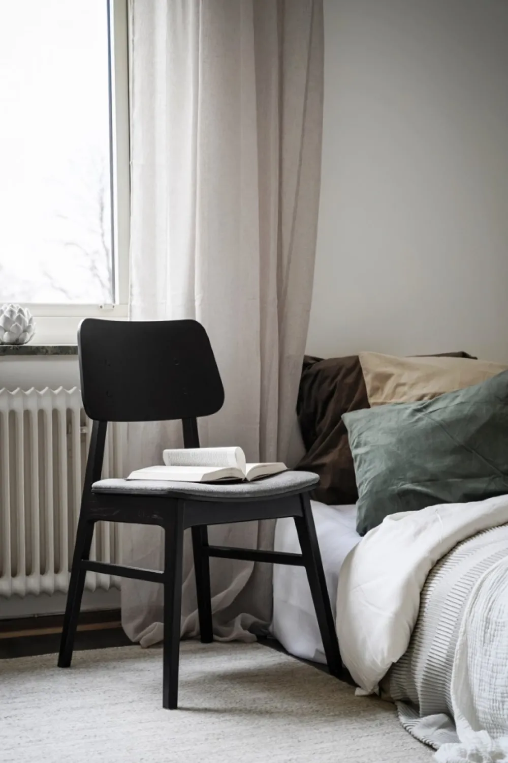 Rowico Home Stol 'Nagano' - Ek/Mörkgrå