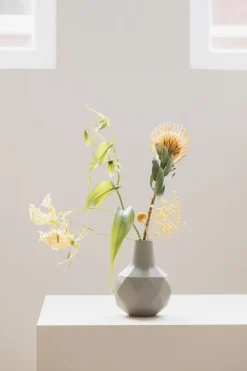 Zuiver Vas 'Bloom' - Ivory